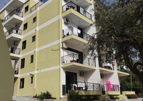 Qazim Pali House | Le Monde 1