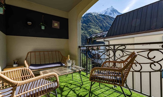 Chamonix City Centre Apartment | Le Paradis 25 Apartment - an apartment that sleeps 6 guests in 3 bedrooms