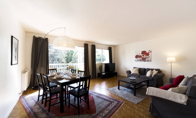 Monplaisir Apartment | Le Parc des Frères Lumière - 2/6 pers. - 120m2 balcony, quiet, parking, metro