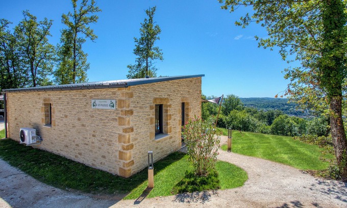 Sarlat-la-Caneda Ski Chalet | Le Pech Eternel: Acacias SPA Lodge