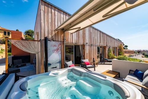 Menton Apartment | Le Penthouse de 220m2 - Jacuzzi - 3 Parkings - Climatisation - Terrasse