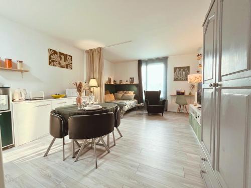 Petit Margny Apartment | Le Petit Margny - idéal pro & week-end - parking