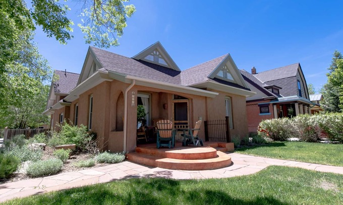 Salida House | Le Petit Soliel - In-Town Home, Ready for Your Whole Family!