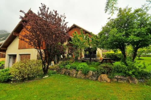 Nevache Ski Chalet | Le Pied des Thûres - Family Chalet to host memorable moments!
