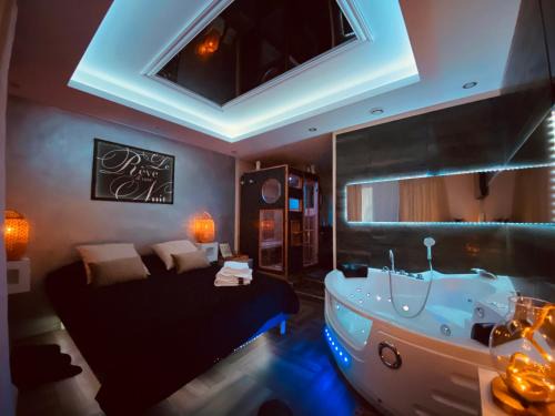 Sarreguemines Apartment | Le Rêve d'une Nuit suite Amour