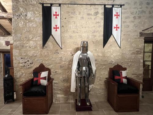 Mouzieys-Panens Bed & Breakfast | Le Relais des Chevaliers "La Suite des Seigneurs"