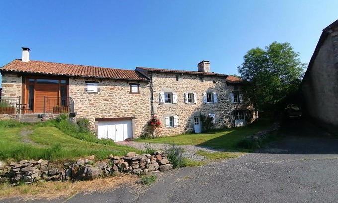 Anglards-de-Saint-Flour Apartment | Le Relais d'Anglards