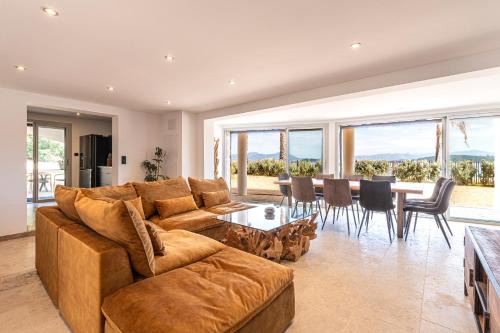 Verghia Apartment | Le Roc - RDC - Splendide Vue Mer