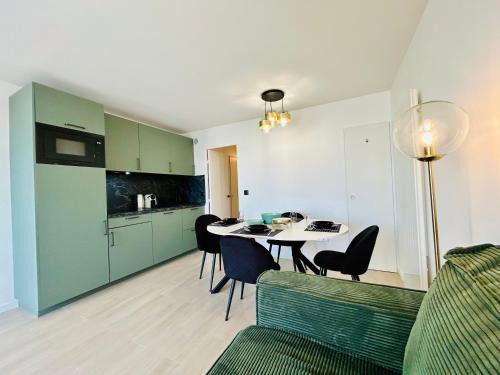 Trouville-sur-Mer Apartment | Le Ru'Beach - T2 avec piscine , proche de la plage