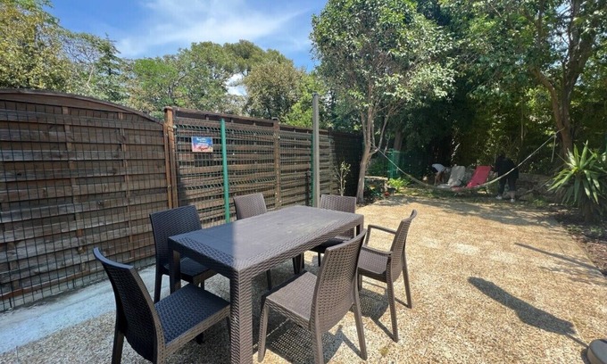 La Ciotat Apartment | Le tinharé - studio with garden near the sea
