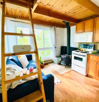 Mont-Tremblant Pedestrian Village Apartment | Le Tiny loft ski in ski out