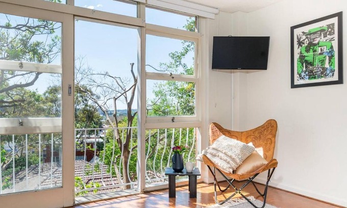 Paddington Apartment | Leafy Paddington Studio with Harbour Views