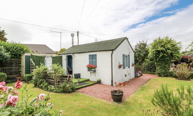 Maidens Cottage | LEARIG LODGE, romantic, country holiday cottage in Girvan