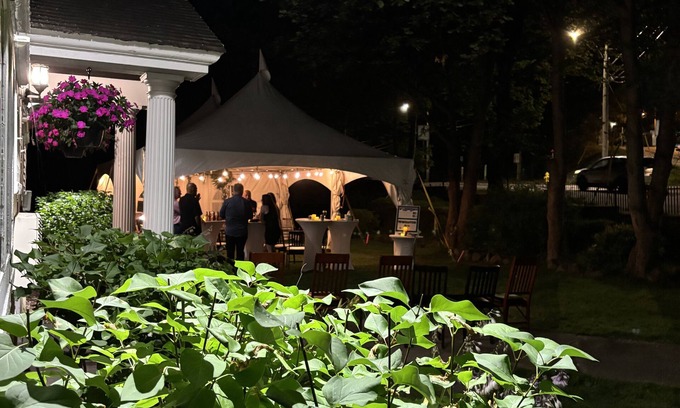 Waterford Valley Bed & Breakfast | Leaside Manor by The Leaside Group