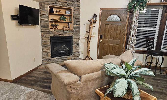 Bristolville Apartment | Ledgestone Farms-Charming Country Studio