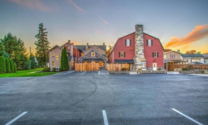 Witmer House | Legacy Manor-Sleeps 26-9 minutes to Sight&Sound,16 Minutes to Downtown Lancaster