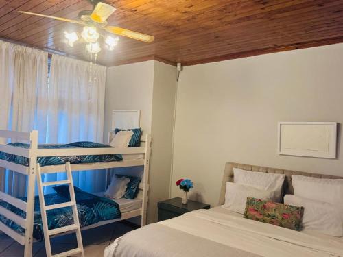 Parow House | Leisure Lodges Family Room Parow