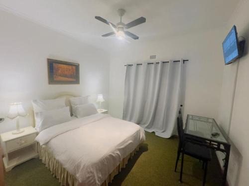 Parow House | Leisure Lodges Middle Room