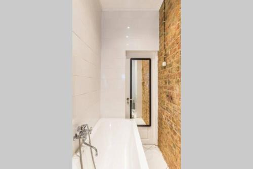 Brasa Apartment | Lejas 5 Self check in out 5 can stay Free parking Close to the city center
