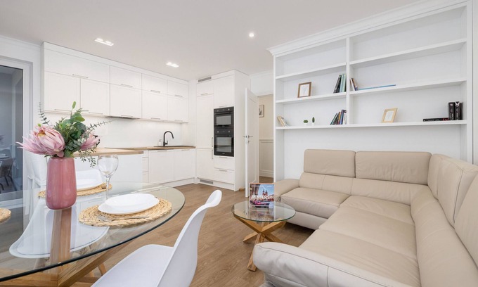 Pradnik Czerwony Apartment | Lema 17 | Prestige, Wifi, 2 Bedrooms, Balcony, Parking, Cracow