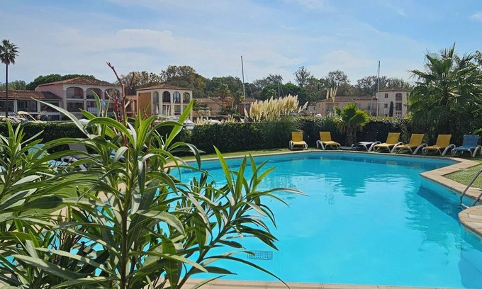 Port Grimaud Apartment | Lemon house rental with marina view close to the sea and shops