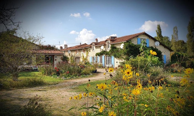Les Essards House | Lemoniegites