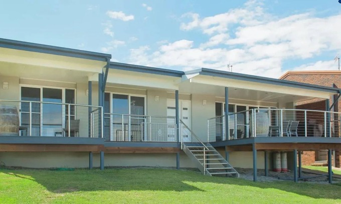 Fingal Bay House | Lentara Dream – ocean and beach views
