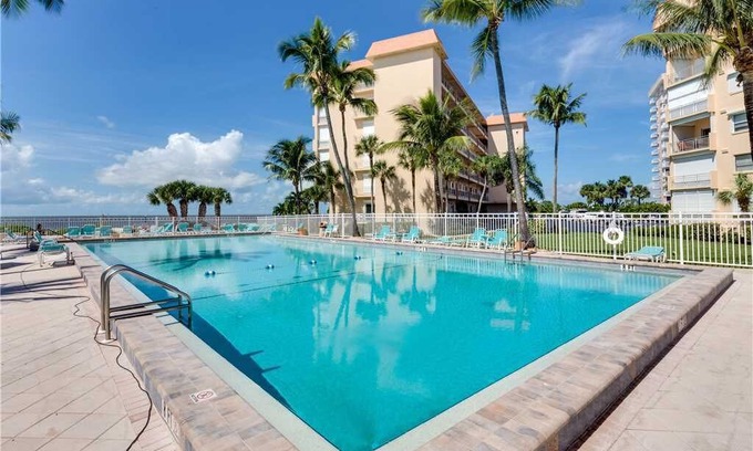 South Island Condo | Leonardo Arms 207, Gulf Front Condo, 1 Bedroom, Heated Pool, WiFi, Sleeps 4