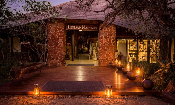 Jozini Hotel | Leopard Mountain Safari Lodge