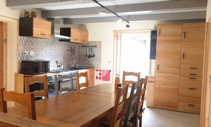 Gizia House | Les Billardes - Gite et Chambres d'Hôtes - Countryside and vineyards - Jura - 8 pers