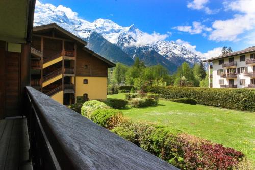 Chamonix-Mont-Blanc Apartment | Les Capucins - Calm - Mont-Blanc - Lake Gaillland