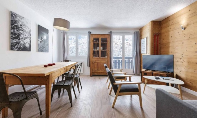 Chamonix-Mont-Blanc Apartment | Les Choucas · Spacieux 2CH Parking Calme Vues 5mn Centre