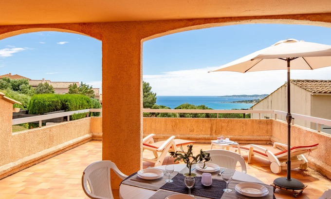 La Nartelle Apartment | Les Coteaux de la Nartelle by Interhome