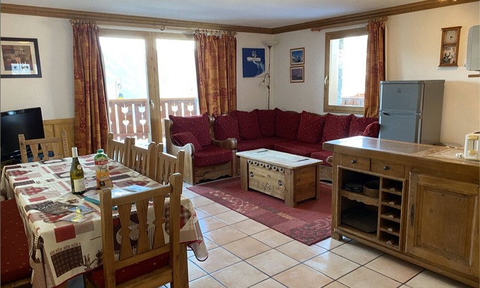 Montalbert Apartment | LES GRANGES 15, FOR 6-8 PEOPLE.