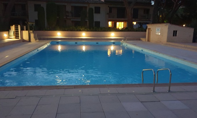 Les Issambres Apartment | Les Issambres, F2 in condominium with swimming pool 5 min walk from the beach