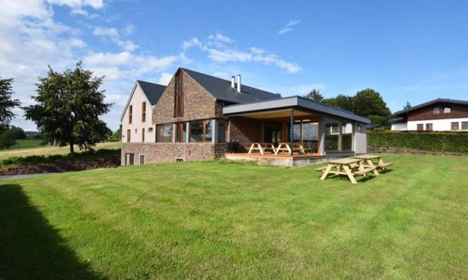 Chodes House | Les Loneux 27 pers, Malmedy - vue incroyable - wellness, billard, Home cinema