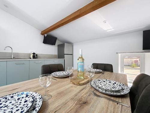 Anglade Apartment | Les Lys - Charme et confort au cœur du Blayais