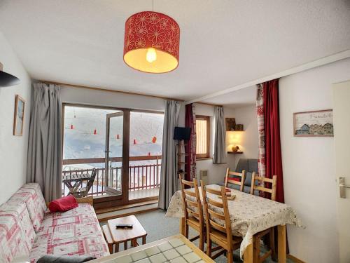 Les Bruyeres Apartment | Les Menuires - 2 pièces cabine, 4 pers, ski aux pieds, parking, balcon - FR-1-178-345