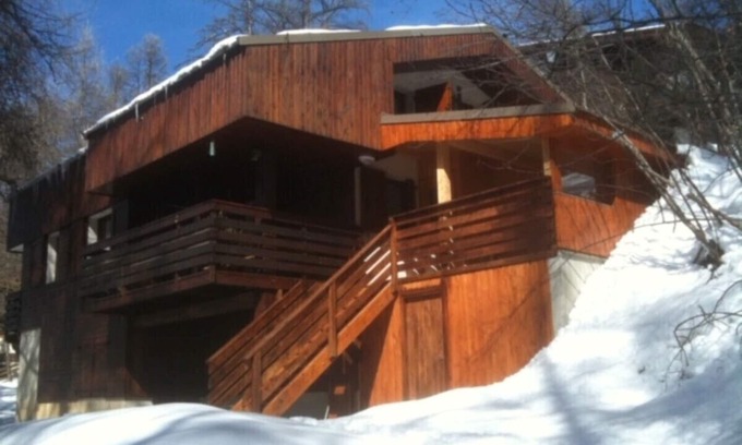 Les Orres House | Les Orres 1650: ground floor of chalet, close to slopes and skating rink