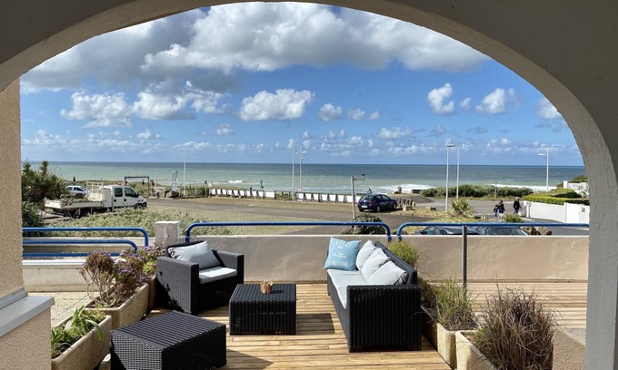 Chateau-d'Olonne Apartment | LES SABLES D'OLONNES APARTMENT 4 people with terrace and real sea view