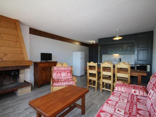 Les Saisies Apartment | Les Saisies: Grand 2 pièces cabine, 6 pers, cheminée, balcon sud, wifi - FR-1-293-248