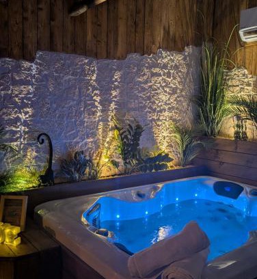 Le Grau-Du-Roi Apartment | Les Spas de la mer, Appart&Spa Canopée, 100m de la plage, Love Room