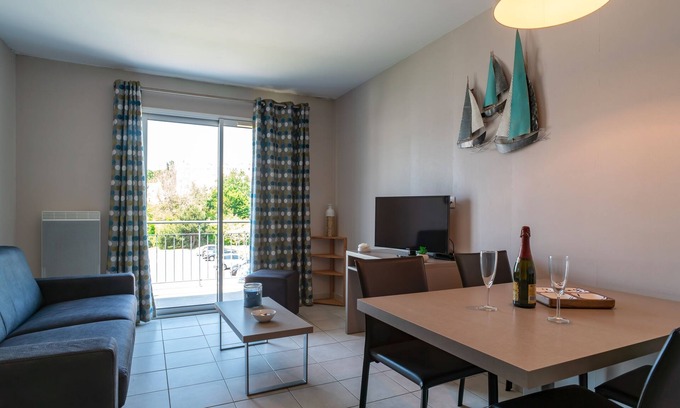 Concarneau Apartment | Les Thermes 427 - Appt avec piscine partagée