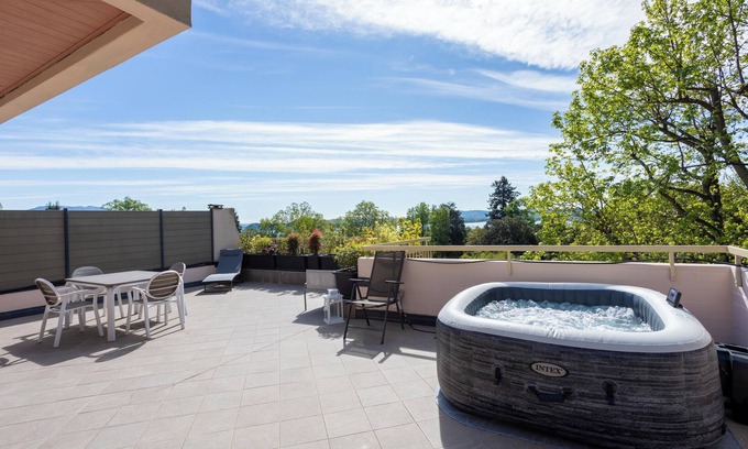 Lesa Apartment | Lesa Jacuzzi & Lakeview, app. with terrace, hot tub and barbecue.