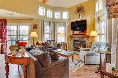 Vernon Apartment | Less Than 1 Mi to Mountain Creek Resort Condo with Balcony