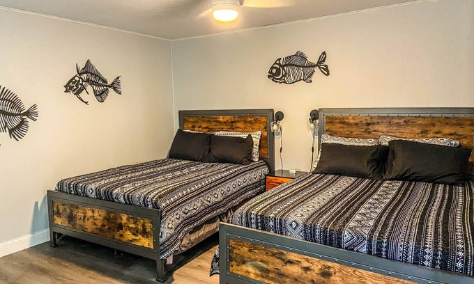 Quitman Hotel | Less than a mile from Lake Fork-Striper Bass Stay-Rm 4