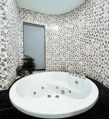District 3 Apartment | LetuB02 Large Bathtub Business Couple Suite Family Travel Area 1 Adjacent