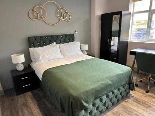 Rayners Lane House | Letzi Ensuite Room, 10 Mins Wembley, Fast WiFi