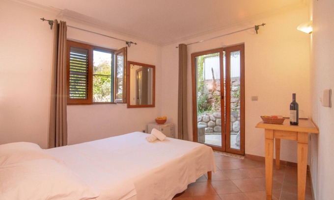 Sveti Stefan Bed & Breakfast | Levantin Inn 1-2 Room N5