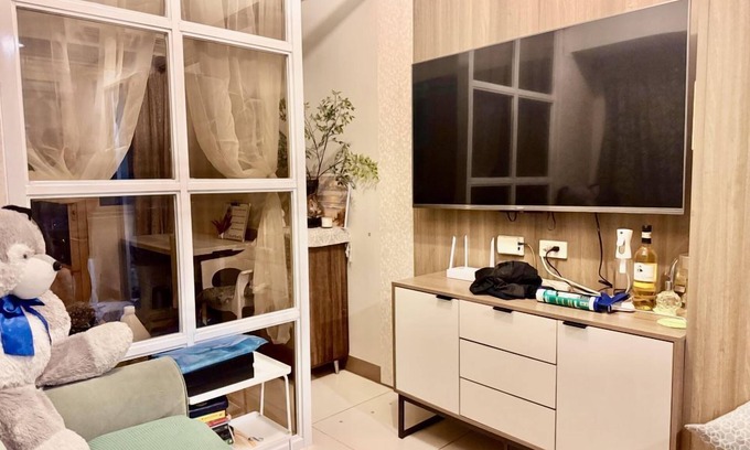 Pasay Condo | Levi & Moon's Home with pool